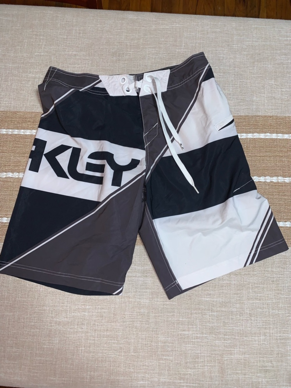 Oakley Men's Black, Gray & White Board Shorts